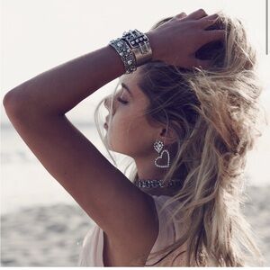 NWOT Dannijo Lola Heart Earrings